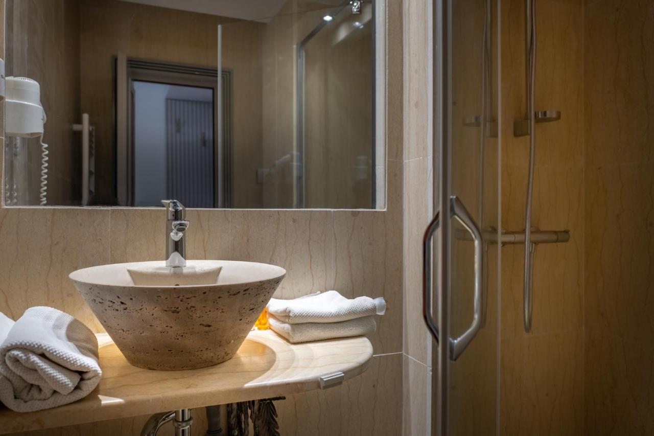 Hotel Eden Iasi Luaran gambar