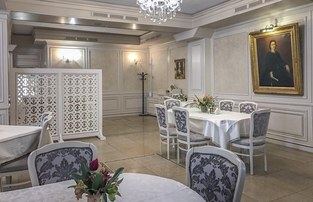 Hotel Eden Iasi Luaran gambar